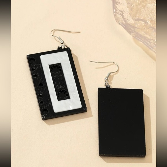 🎶 Retro 90s Style Oversized Cartoon Earrings 🎶 - Picture 4 of 4